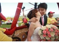 全国首次“热气球婚礼” 浪漫程度破表