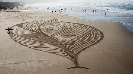 【旅游趣闻】沙滩当画布竟藏人生大道理