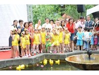 幼童求郝龙斌帮找回小鸭　北投雁鸭喷泉复刻重现