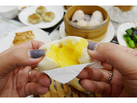 台中平价港式饮茶餐厅　浓郁喷香“黄金流沙包”！