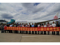 国籍航空开丽江航线　特色小吃“云南米线”端上机