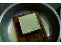 最“纯净”的黄豆香！76岁老先生传承泥火山豆腐