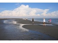 抢滩移动国土“外伞顶洲”　体验仲夏海上夕阳之美