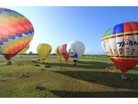 台东热气球升空！“飞越市区”计划落空　仅定点升降