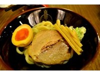 口感超级Q弹　“冷面沾酱”吃出拉面不同风味