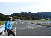 撞进千米“龙胃”中！春季日本单车游秘境
