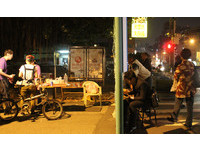 撑到最后一夜！廖家老顾客封锁线外喊：再来一碗牛肉面
