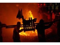 神明过新年！马祖摆瞑祭神轿“灵动”　人只能被拖着走