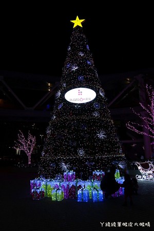 ▲竹北首座“6+Plaza购物广场”试营运！粉红灯廊超浪漫。（图／ㄚ绫绫单眼皮大眼睛提供）