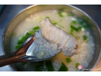 桃园“鲜鱼汤”专卖店　清爽姜丝旗鱼粥、酥脆烤鱼饭