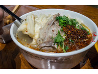 中国风银川“宁夏夜市”　西北小吃羊肉泡馍爽辣又鲜！