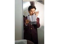 “大仁哥”陈柏霖转行空服？机上广播乘客惊：他怎在这