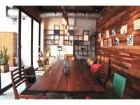 来顿早午餐／颓废工业美感　来自游民交换、烂木材设计