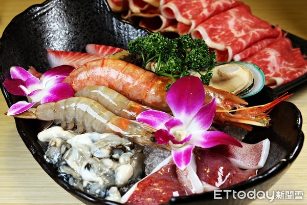 ▲三色堇火锅餐点。（图／记者华少甫摄）