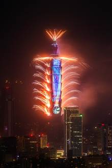 图辑》台北101跨年灯光烟火秀 在倒数声中璀灿登场