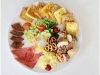 来顿早午餐／年轻就该追梦！澎湖岛风早餐“好大一盘”