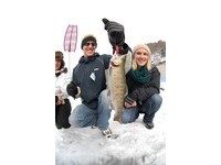 在台北也能体验“冰上钓鱼”　韩国冬日庆典展开