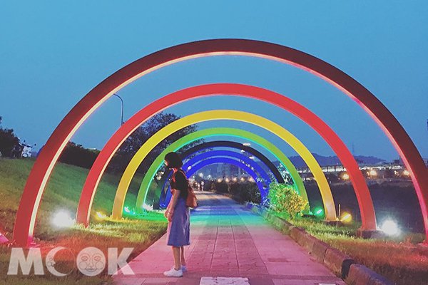 圆弧彩虹造景必拍新热点周边赏枫秘境也不能错过