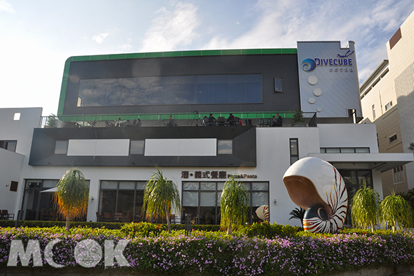 亚洲唯一潜水旅馆在台湾潜水与城市景观一次玩