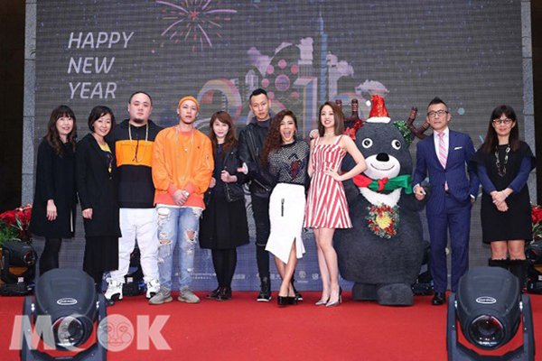 跨年大彩蛋韩星Rain登场101灯光烟火秀前所未有超长秒数
