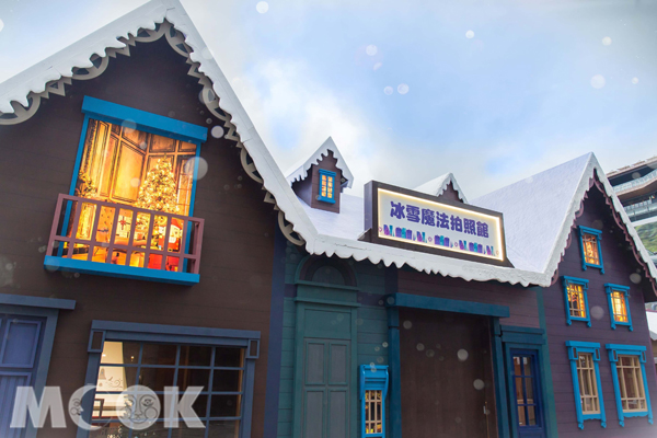迪士尼冰雪奇缘嘉年华抢先看隐藏版冰晶圣诞树带着走