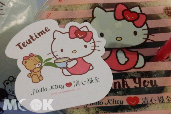 HelloKitty饮料再推吸管插卡套红粉条饮品吸睛