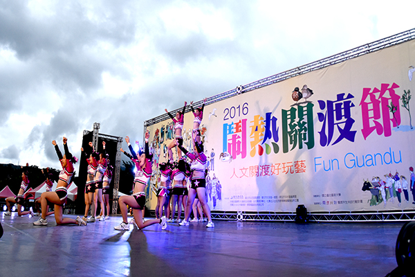 柯P现身万人变装踩街闹热关渡节22档节目轮番登场