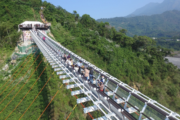 山川琉璃吊桥半封闭三个月调降参观名额