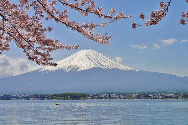 不只泡汤还能赏绝景日本十大排名温泉