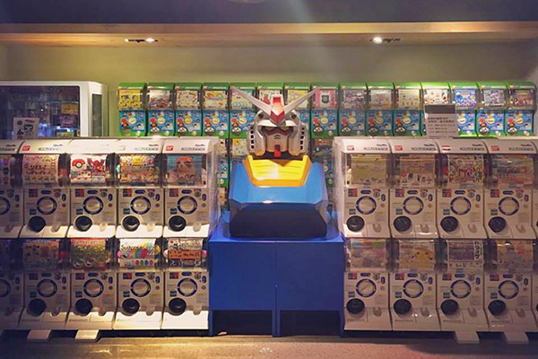 全台最大扭蛋旗舰店唯一钢弹胸像在这