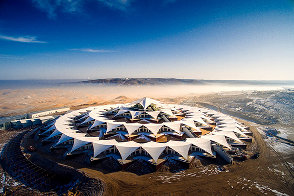 隐身大漠奇幻景点世界唯一绿建筑七星酒店