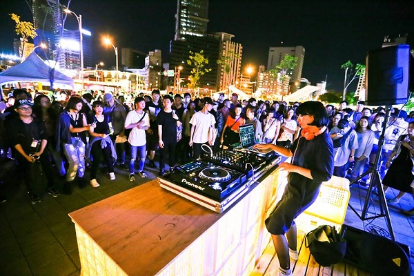大家都不要睡！白昼之夜跨夜登场轰动台北不夜城