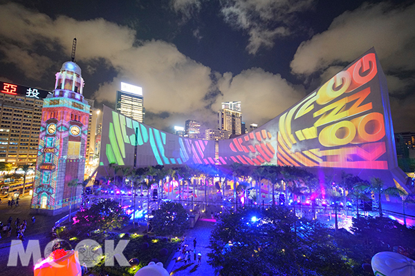 LED灯光秀与巨型公仔吸睛2017闪跃维港光影汇演