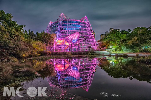 玻璃建筑梦幻闪耀台中七大夜景圣地