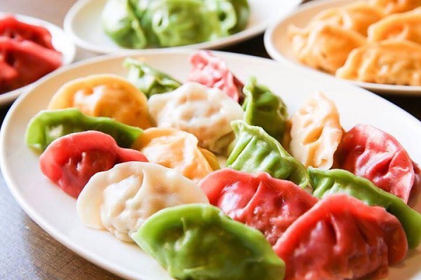 四色手工水饺超缤纷铜板价就可以吃得到爆浆口感