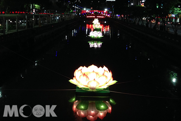基隆夜景新亮点中元水莲灯点亮河畔