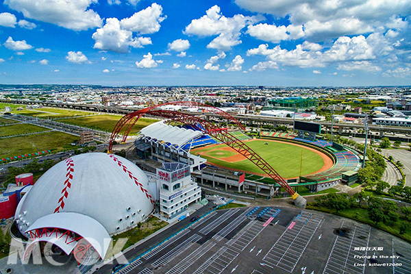 空拍台中打卡新地标迷你蛋棒球场文创园区