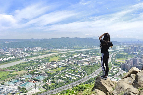 脚下悬空人气热拍台北三大悬崖景点