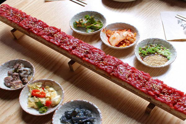 超长55公分牛肉寿司韩国必访人气美食太惊人