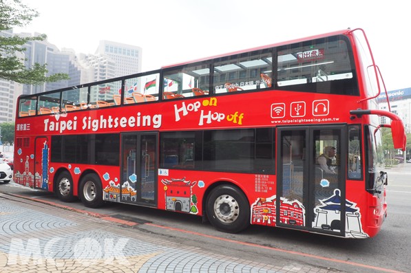 台南双层观光巴士上路有望四转运站获建筑奖