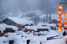 陆东北雪乡宰客频传 零下30度不加价没雪衣租