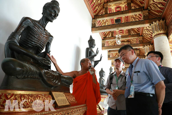 柯P游千佛之国大理石寺推台北观光