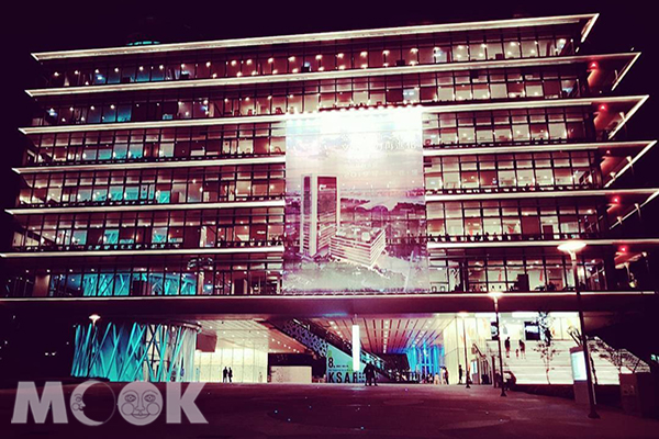 夜光玻璃Ｘ空中花园夜景世界首座悬吊绿建筑