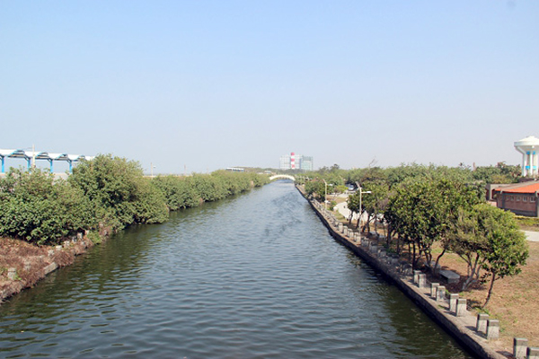 缩小版泰晤士河运河风景区海天一线