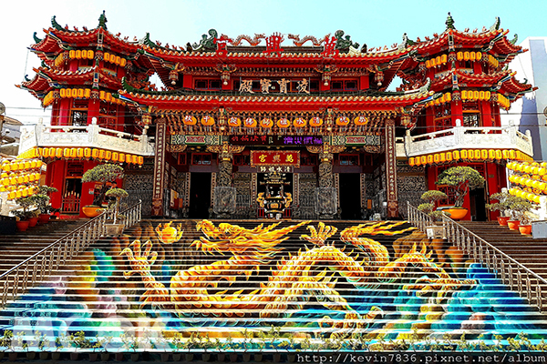 吸睛3D立体彩绘阶梯艺术结合寺庙新景点