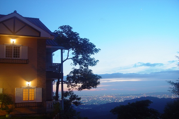 媲美函馆百万夜景全台最异国度假会馆