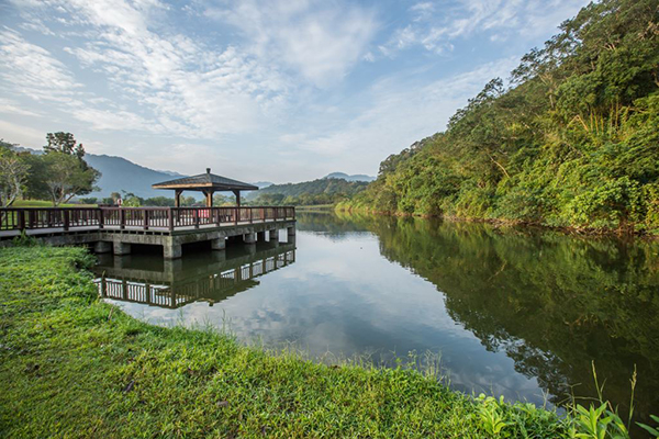 野餐首选湖岸秘境水库旁山水绝景