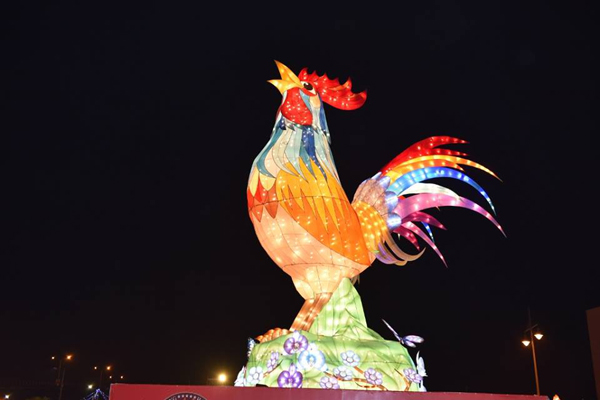 南投灯会铜梁火龙结合沙雕与恐龙展吸睛