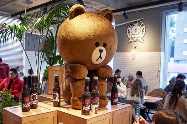 全台首间LINEFRIENDSCafe&Store时尚熊美坐镇
