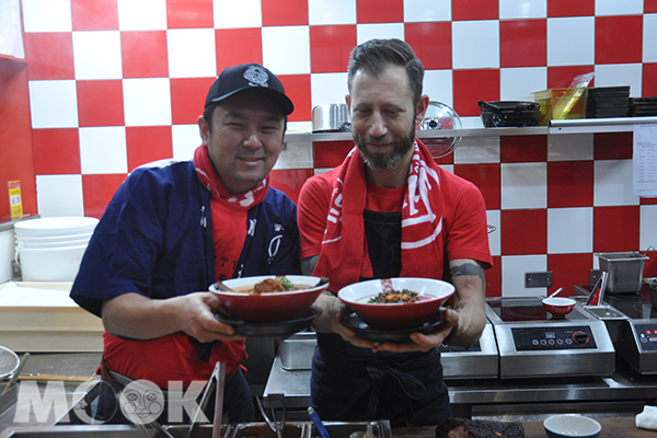 风靡纽约BBQＸ拉面冠军超级豚骨拉面限时贩售